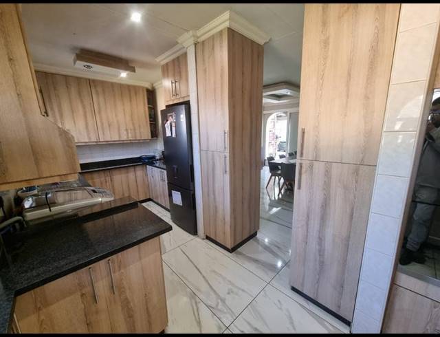 4 BEDROOM HOUSE FOR SALE IN BRACKENHURST